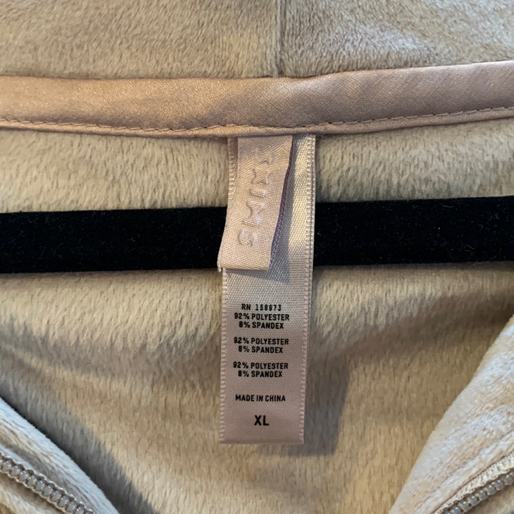 Skims cropped velour hoodie size XL EUC